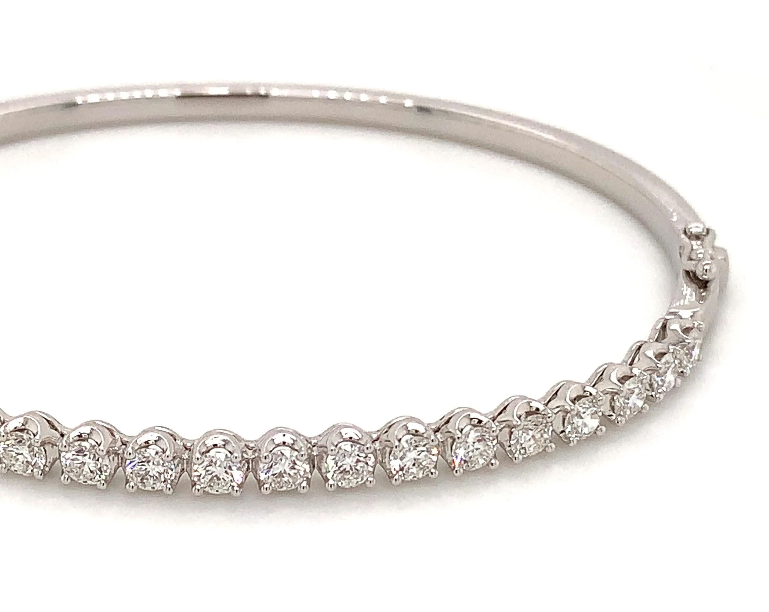 1.73ct t.w. Round Brilliant Cut Diamond Prong Set Bangle
