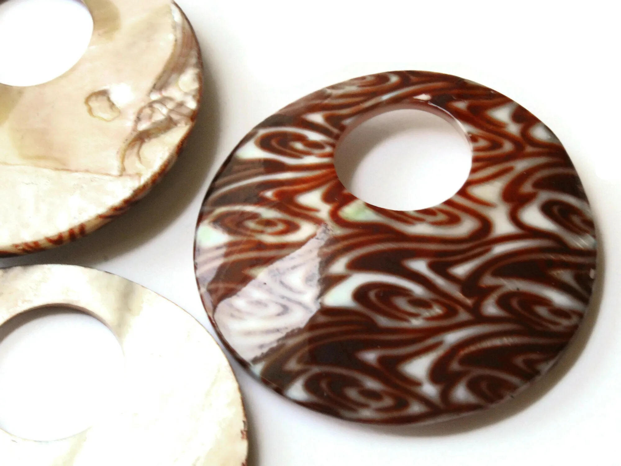 60mm Brown Swirl Printed Shell Round Go-Go Pendant