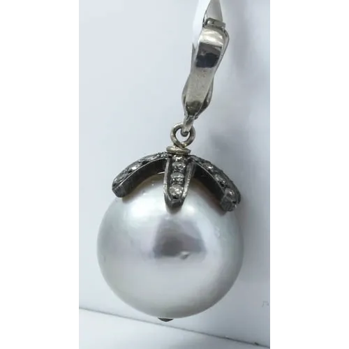 Bijoux de Mer Sterling Silver Pearl & Diamond Pendant