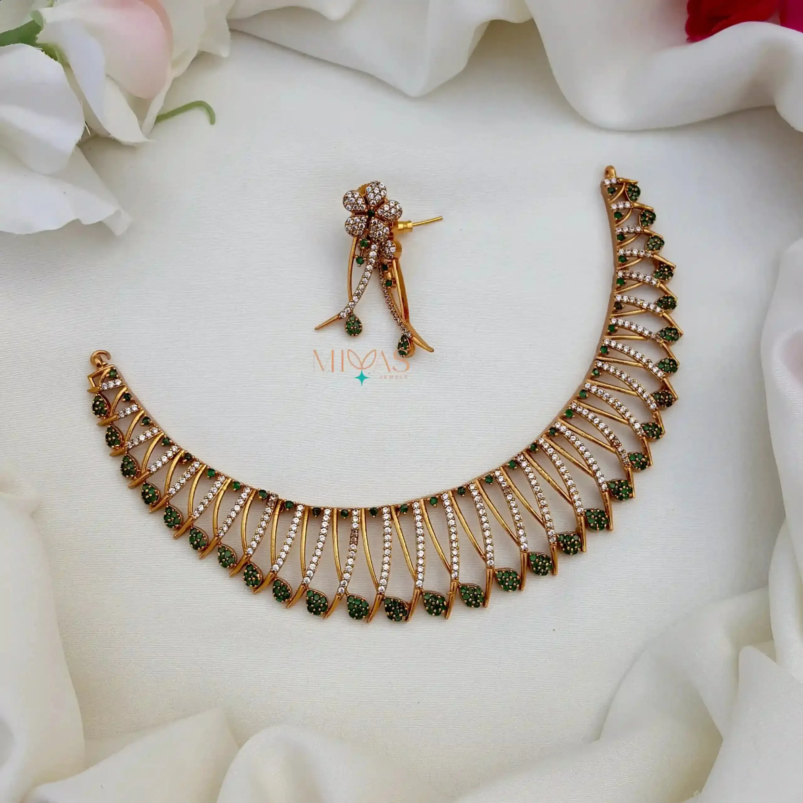 Cute Floral Design Necklace