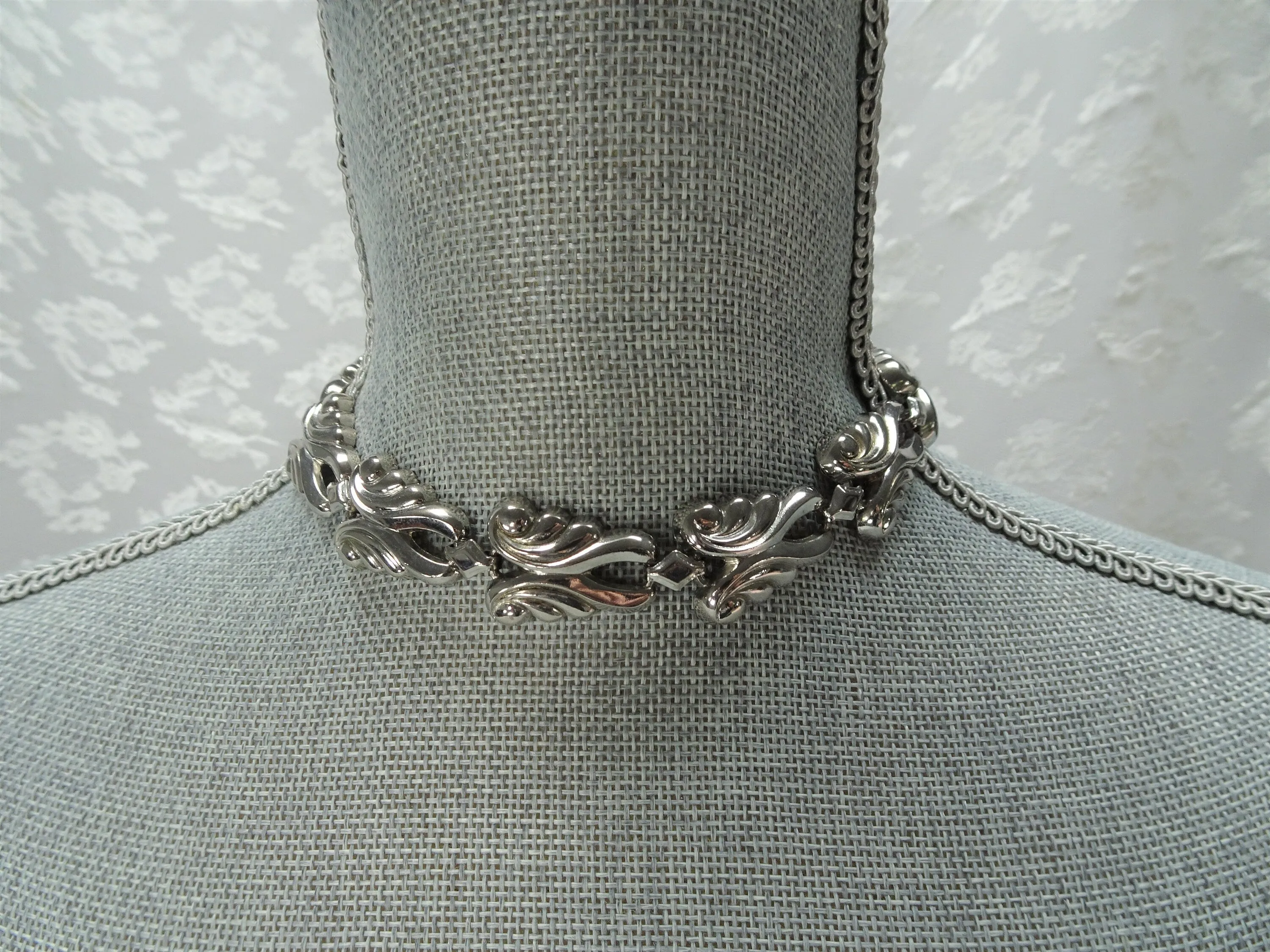 FABULOUS 1940s Necklace,Jorge Jensen Style,Lovely Silver Tone Metal High relief Necklace, Art Deco Design,Collectible Vintage Jewelry