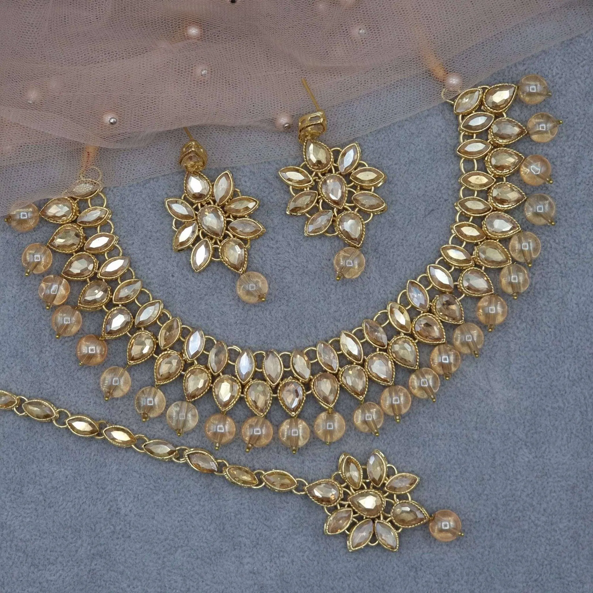 Juhi Necklace Set