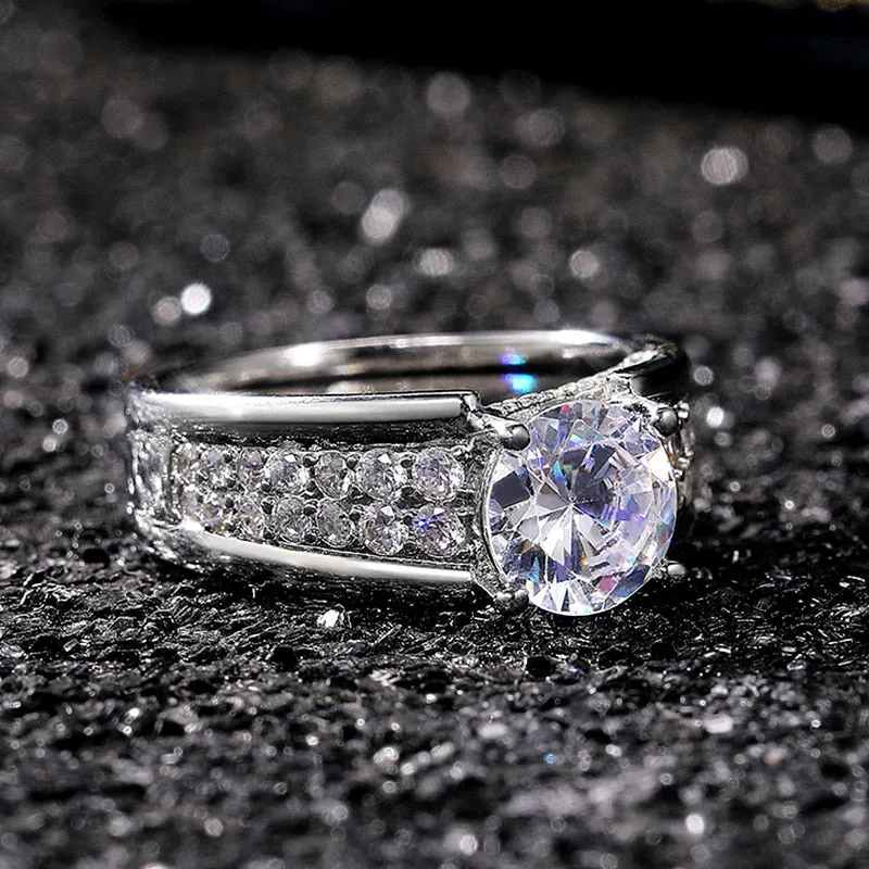 Luxury Classic Engagement Rings for Women with Zircon in Silver Color