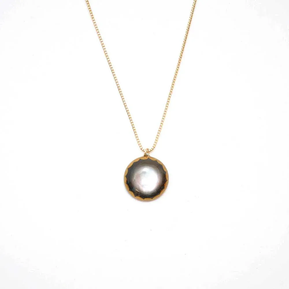 Maki-e Urushi Lacquer Pendant Necklace - Black Lip Oyster Pearl Shell / Frame Design / Black -, Traditional Japanese Urushi Lacquer Jewelry