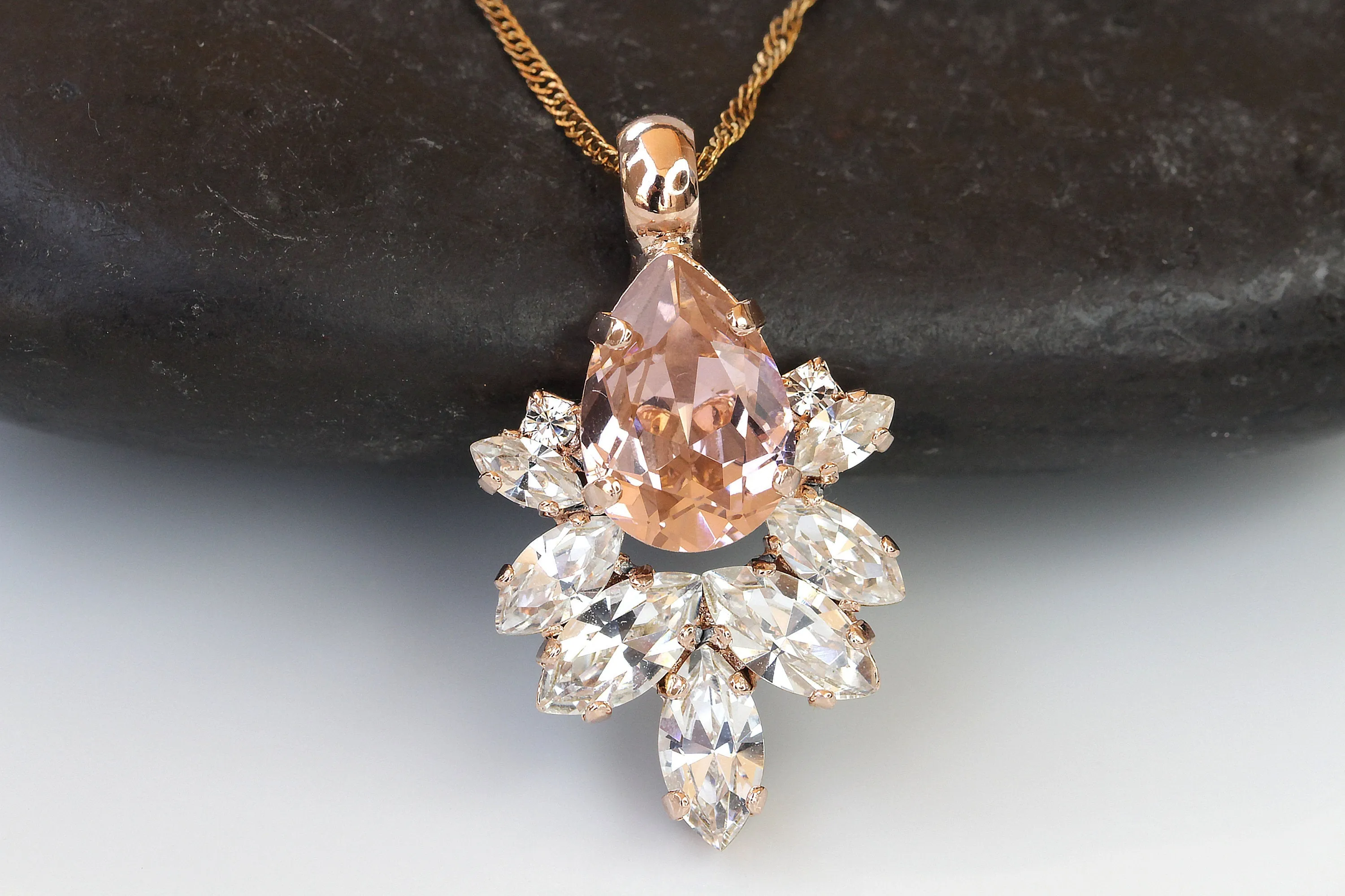 VINTAGE ROSE NECKLACE