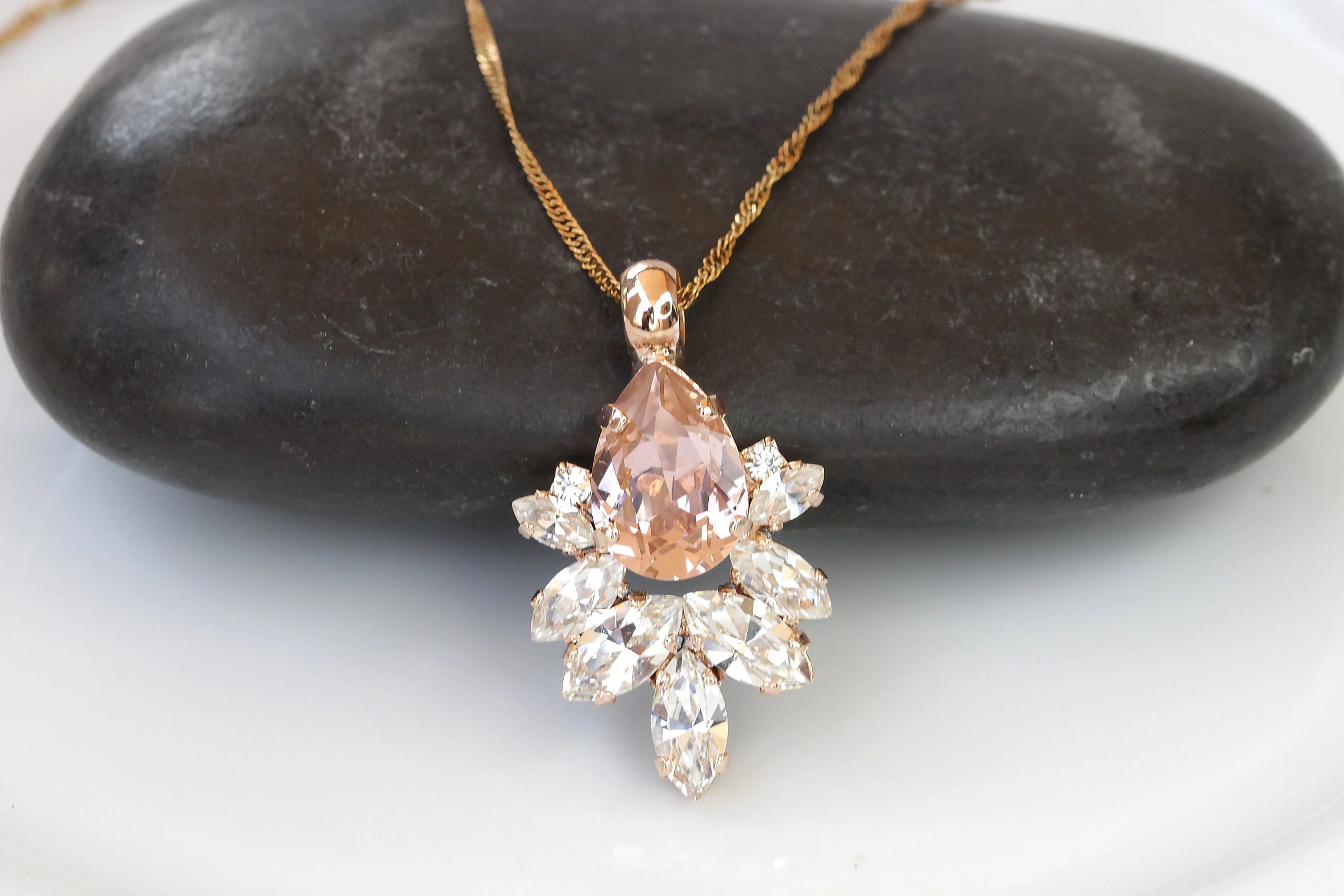 VINTAGE ROSE NECKLACE