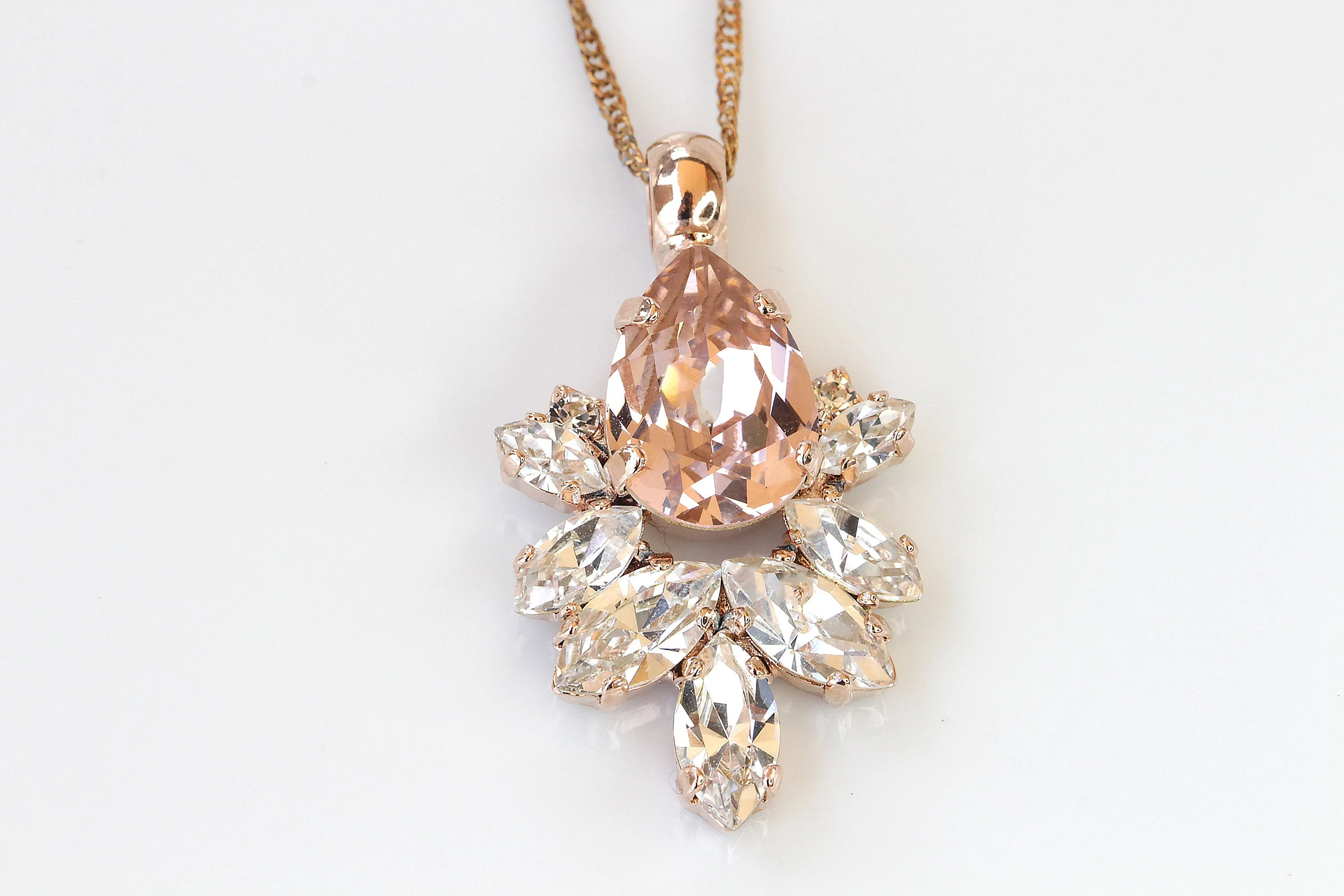 VINTAGE ROSE NECKLACE