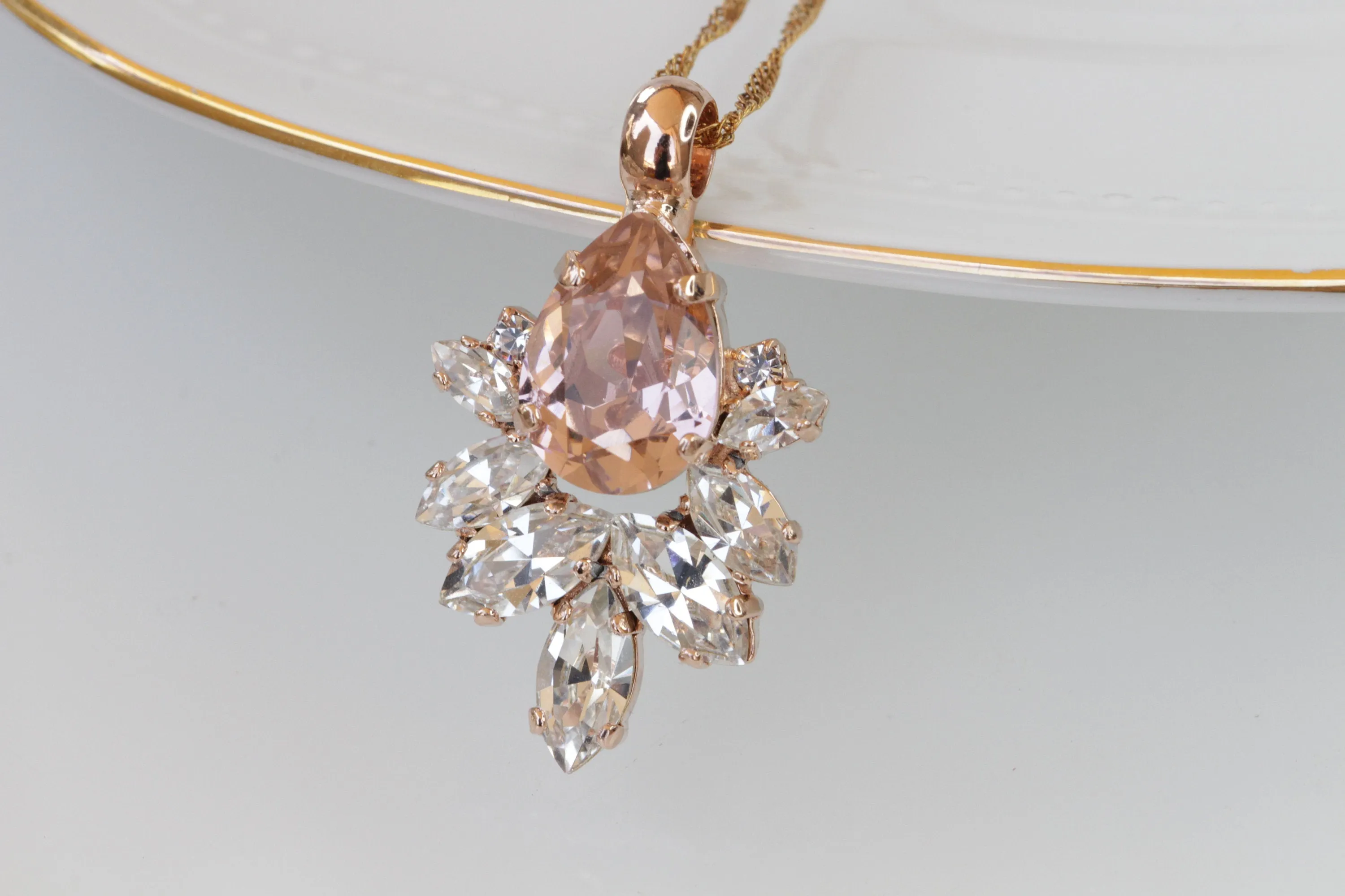 VINTAGE ROSE NECKLACE