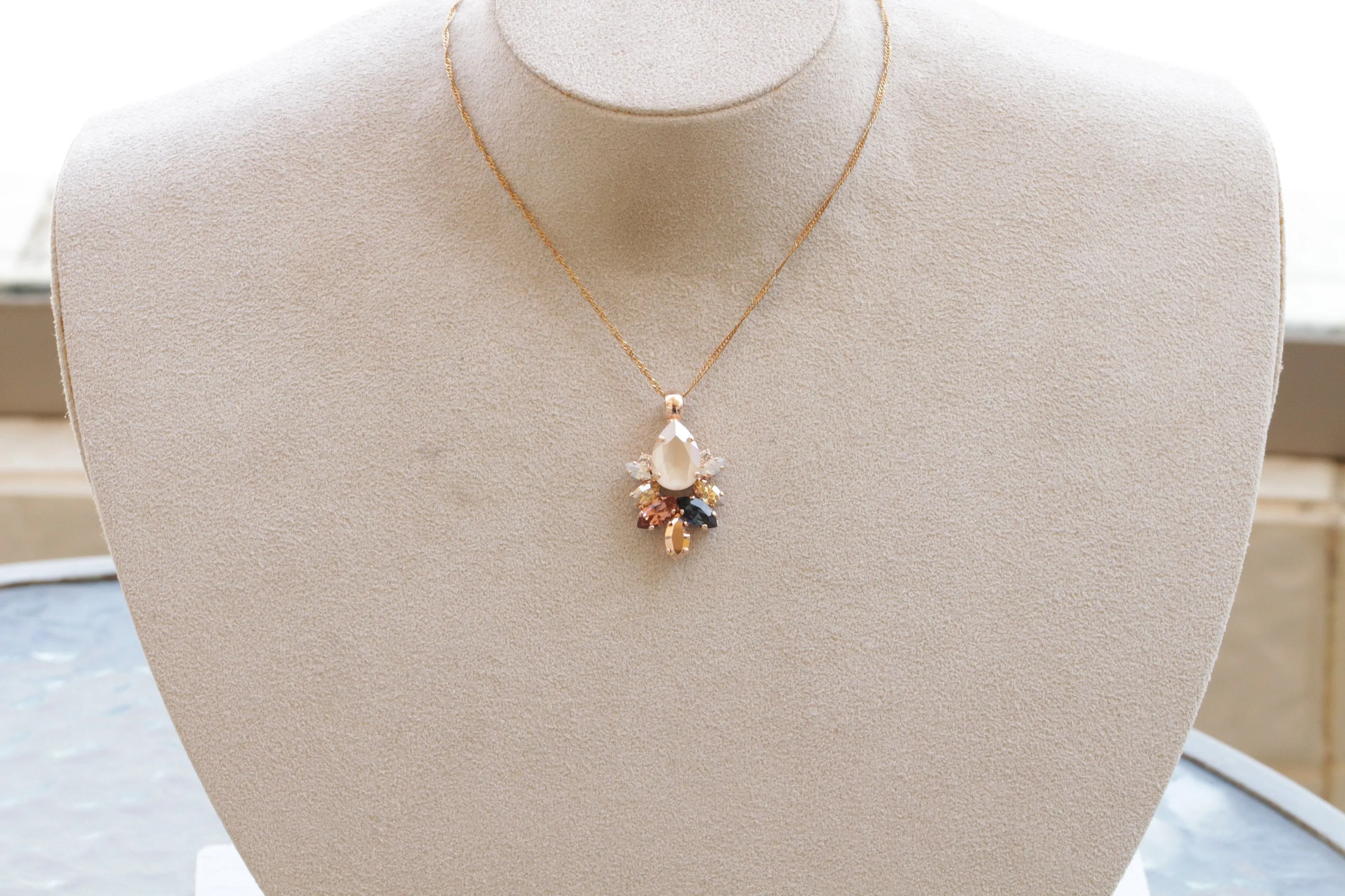 VINTAGE ROSE NECKLACE